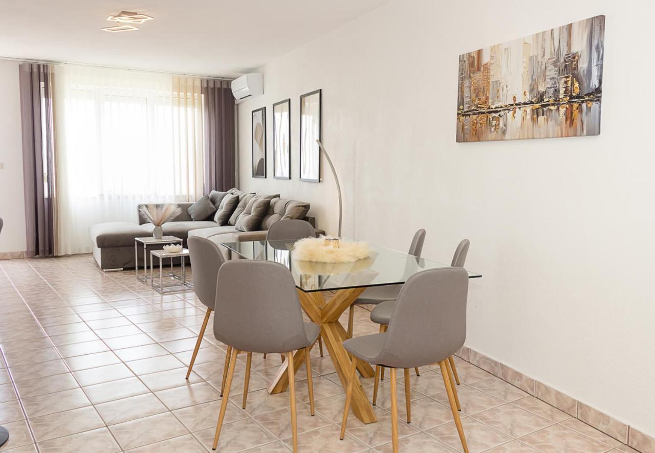 Apartamento Two Identical Designer 2Bd Flats With Sea View In Balchik By Flat Mаnager Exterior foto